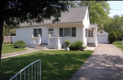 Shirley Haus | House of Peace