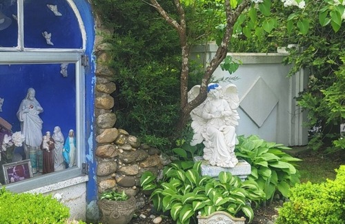 Shirley Haus | House of Peace