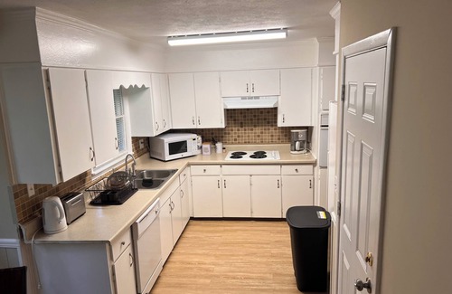 Anniston Haus | House of Prayer, 3-bedroom house with a picnic backyard.