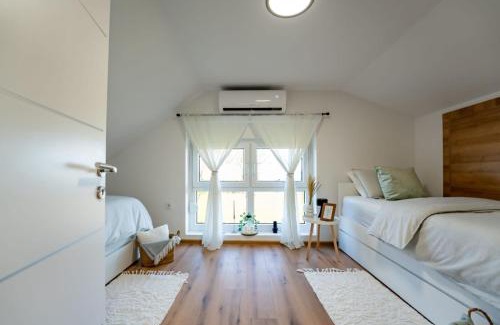 Kapela Villa | House Of TOK