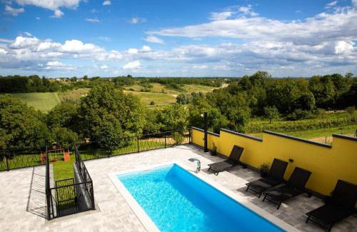 Kapela Villa | House Of TOK