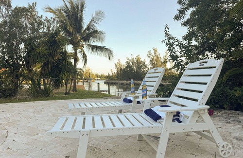 Smith's Point Haus | House on the canal with pool 10 min walk from beach. Fishing dream come true.