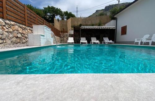 Mostar Wohnung | House on the hill