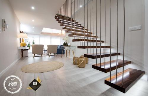 Caloura Haus | House Rodrigues