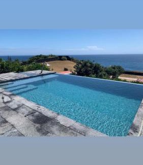 Caloura Haus | House Rodrigues