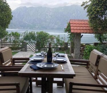 Prcanj Haus | House with front garden and amazing view