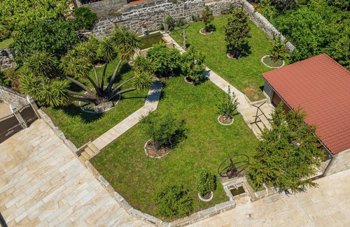 Cossourado Hütte | House with pool and garden in Ponte de Lima