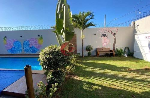 Granada Haus | House with pool for vacation in Uberlândia