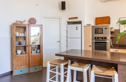 Niguelas Hütte | house with swimming pool and private yoga studio