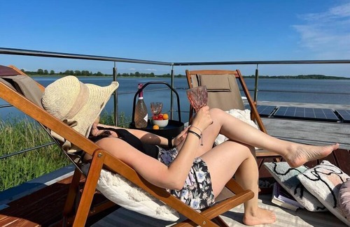 Łazy Bootsverleih | Luxuriöses Hausboot für 2 Personen, direkt am Meer