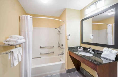 Dalton Hotel | Howard Johnson by Wyndham Dalton