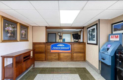 Gillette Hotel | Howard Johnson by Wyndham Gillette