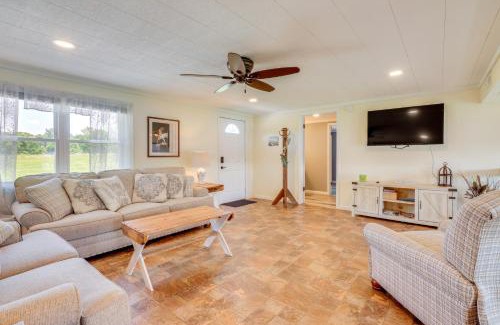 Howe Haus | Howe Retreat with Fire Pit and Private Boat Dock!