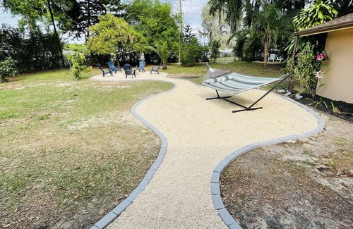 Howey-in-the-Hills Haus | Howey in the hills home walking distance to Howey Mansion and Mission Inn