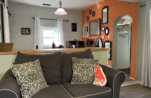 Old North Columbus Haus | Hudson Cottage | Fast WiFi!