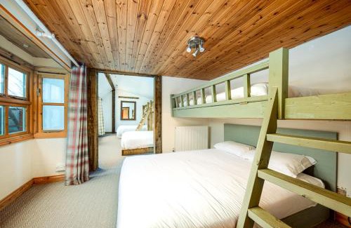 Upton Cheyney Haus | Hudson House