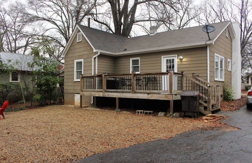 Cartersville Haus | Hudson's Birdhouse-Quaint Bungalow in der historischen "Altstadt" in der Innenstadt von Cartersville