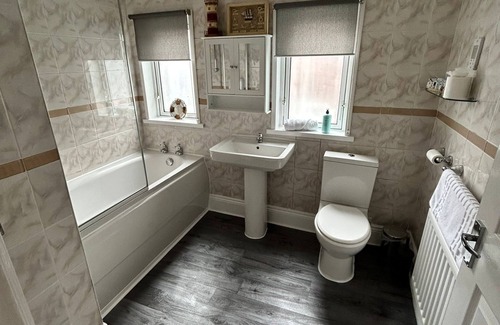 Shildon Haus | Huge 5 bed on the edge of Shildon