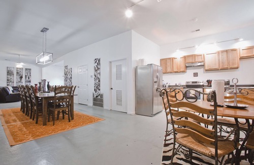 South Main Historic District Haus | RIESIGE 5000 qm Wohnung - 2 Blöcke Beale, 11 Betten 3king & 8queen, 3 Bad, prkng viel