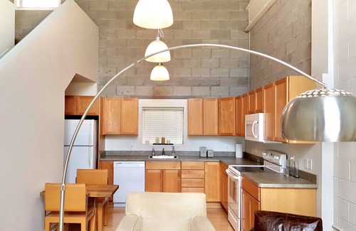 Ann Arbor Wohnung | Huge Bohemian Artist Loft with Amazing Light, Design, & Location, near Downtown