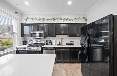 Bayonne Haus | ✨ Huge Family Retreat Near NYC, MetLife & American Dream Mall