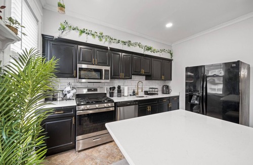 Bayonne Haus | ✨ Huge Family Retreat Near NYC, MetLife & American Dream Mall