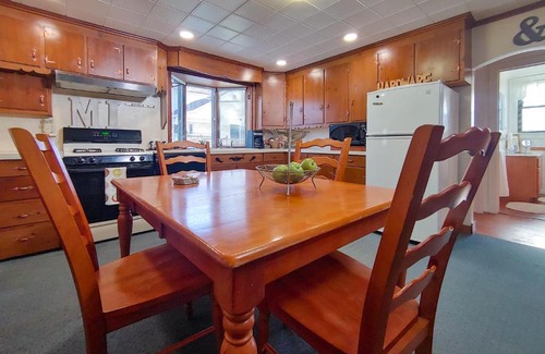 Manistee Haus | Huge historic, w/large yard & close to beach