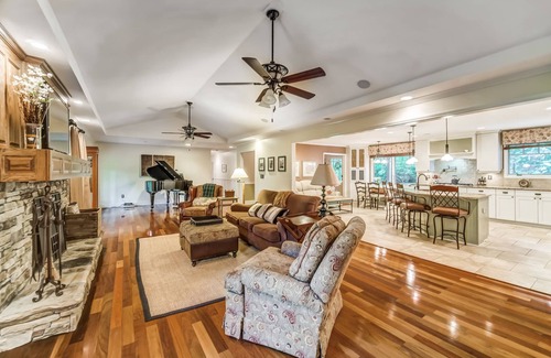 Canton Haus | Huge Secluded Lakeside Super Private Gorgeous Retreat