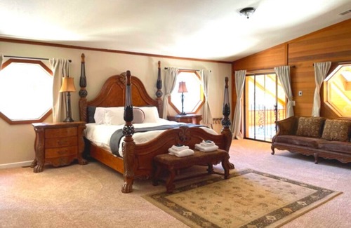 Tahoe Village Kabine | SKI IN / SKI OUT CUSTOM HOME.