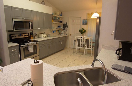 Thousand Oaks Haus | Hummingbird Haven. Come enjoy our slice of Heaven