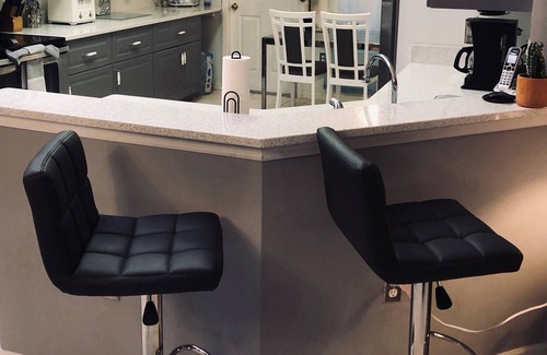 Thousand Oaks Haus | Hummingbird Haven. Come enjoy our slice of Heaven