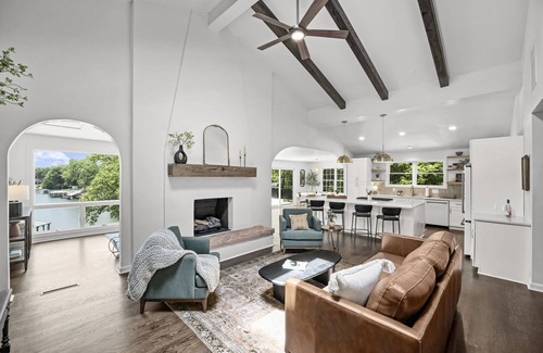 Barium Springs Haus | Hummingbird Home by AvantStay | Boat House + Dock