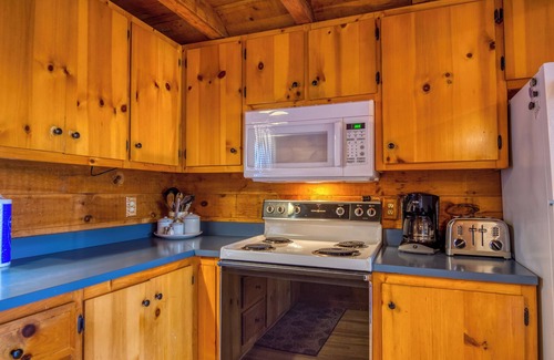 Rangeley Hütte | Hunter Cove Cabin #7 in the Hunter Cove Cabins Community