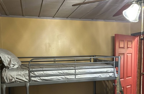 Howell Haus | Hunting lodge special 15 minutes from cache river NWR