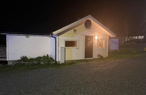 Lyngen Haus | Huset nært blåisvannet
