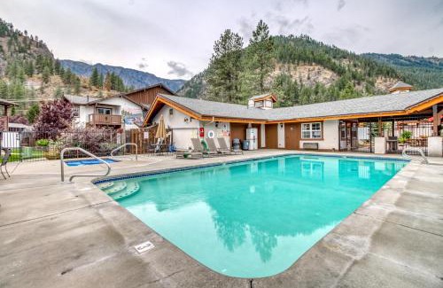 Downtown Leavenworth Wohnung | Icicle Village Resort 401 & 402: Ponderosa Hideaway