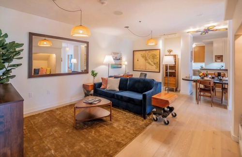 Laguna Wohnung | Kultiger Stil und farbenfrohe Details - atemberaubendes Zuhause in der Innenstadt von Santa Barbara! *NEU*