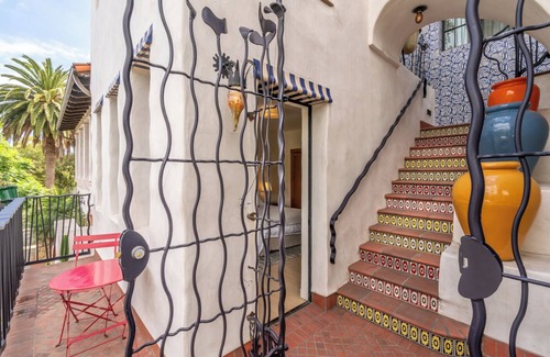 Laguna Wohnung | Kultiger Stil und farbenfrohe Details - atemberaubendes Zuhause in der Innenstadt von Santa Barbara! *NEU*