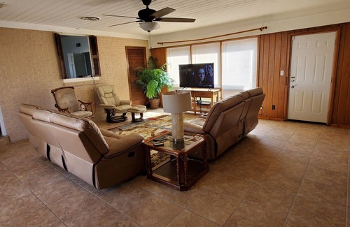 Pine Bluff Haus | Idas Oase in der Nähe des Saracen Landing & JRMC Krankenhauses