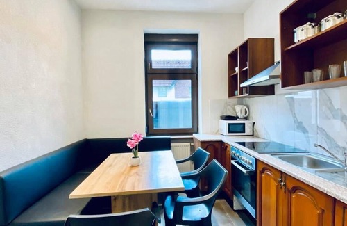 Grinzing Wohnung | Ideal 3BR for 6 15 Min to Stammersdorf