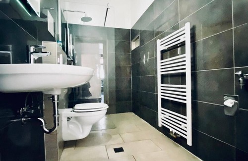 Grinzing Wohnung | Ideal 3BR for 6 15 Min to Stammersdorf