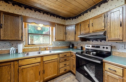 South Fork Haus | Ideal Gem on the River w/ Wood-Burning Fireplace, Spacious Deck, & WiFi