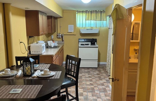 Lochearn Wohnung | Ideal Home Away From Home