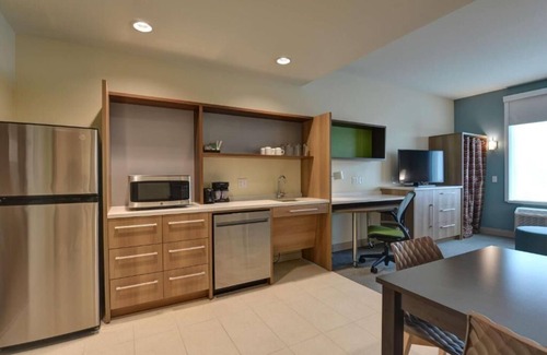 Upper Grand Lagoon Hotel | Ideal Location! 4 Spacious Units, Onsite Pool, Free Breakfast, Pets Allowed!