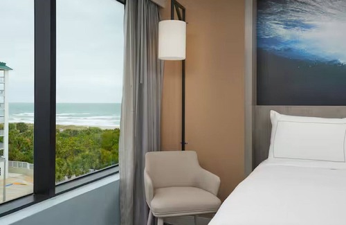 Cocoa Beach Hotel | Ideal Location! 3 Spacious Units, Onsite Pool, Parking, Beach Access!