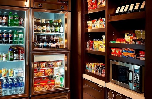 West Dundee Haus | Ideal Location! 4 Units Near Elgin History Museum, Pool, Offers FREE Parking!