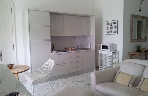 Old Town Wohnung | Ideale Lage, prächtiges Studio, toller Meerblick, in einem alten Palast mit Park