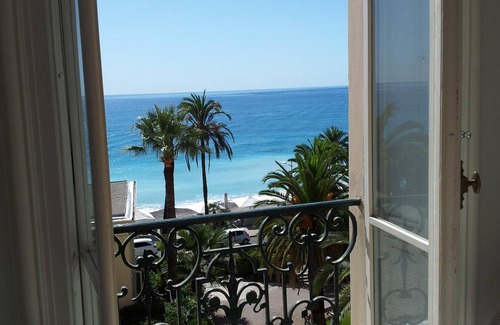 Old Town Wohnung | Ideale Lage, prächtiges Studio, toller Meerblick, in einem alten Palast mit Park