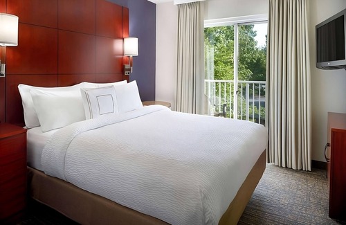 Alpharetta Hotel | Ideal Mix of Comfort and Value! Free Breakfast, Near Freedom Park