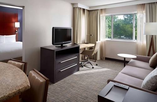 Alpharetta Hotel | Ideal Mix of Comfort and Value! Free Breakfast, Near Freedom Park